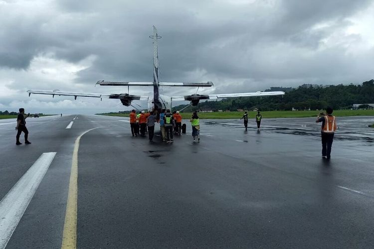 Pesawat SAM Air dengan nomor registrasi PK-SMS tergelincir saat mendarat di Bandara Pattimura Ambon. minggu (18/6/2023)