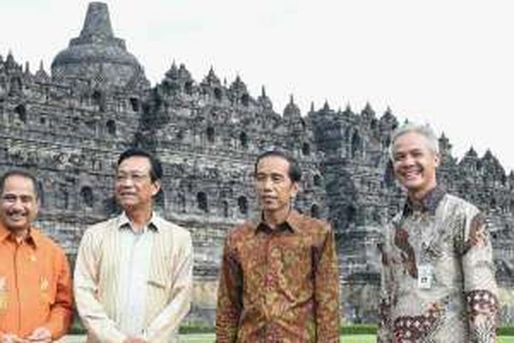 Presiden Joko Widodo di Candi Borobudur, Magelang, Jawa Tengah, Jumat (29/1/2016) didampingi dari kiri ke kanan: Menteri Pariwisata Arief Yahya, Gubernur DIY Sri Sultan Hamengku Buwono X, dan Gubernur Jateng Ganjar Pranowo.