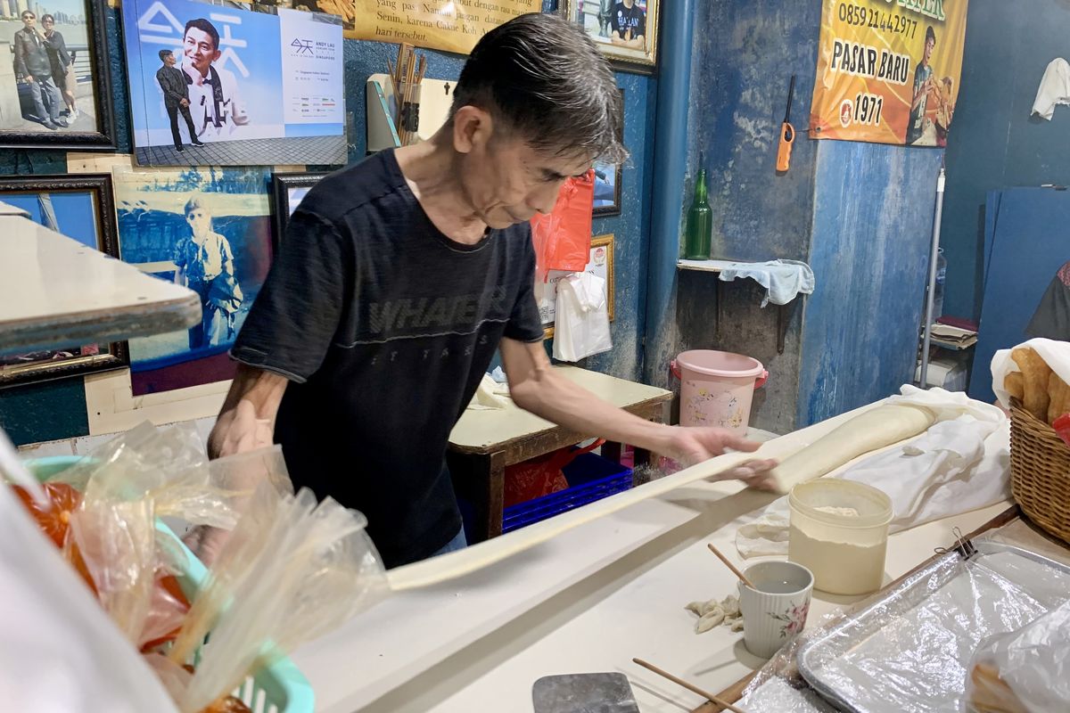 Cakue Ko Atek: Kuliner Legendaris Pasar Baru yang Bertahan Sejak 1971