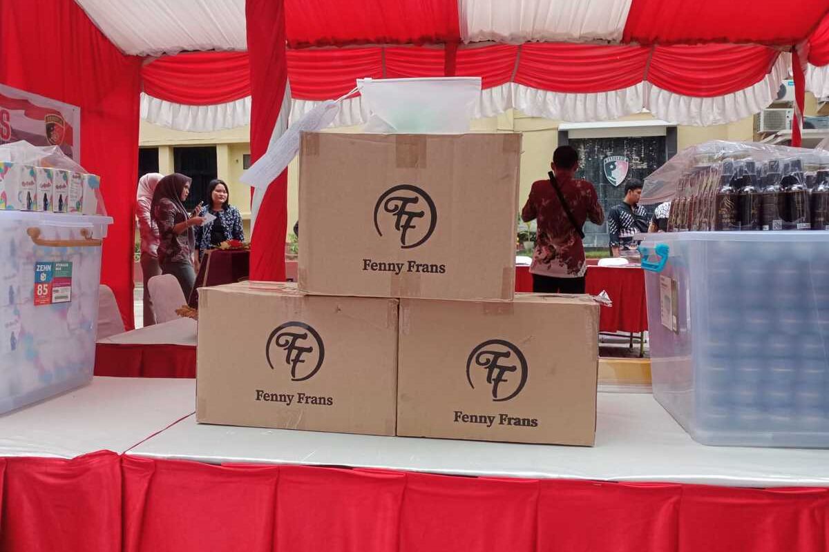 Beberapa contoh produk kecantikan yang disebut mengandung bahan berbahaya saat diekspose Polda Sulsel, pada Jumat (8/11/2024).