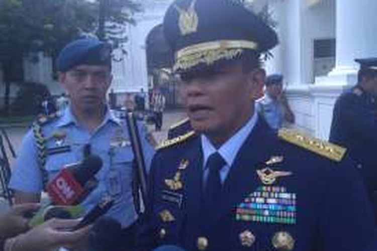 Mantan Kepala Staf Angkatan Udara Agus Supriyatna usai pelantikan KSAU Hadi Tjahjanto di Istana Negara, Rabu (18/1/2017).