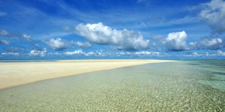 Pulau Derawan di Kalimantan Timur.