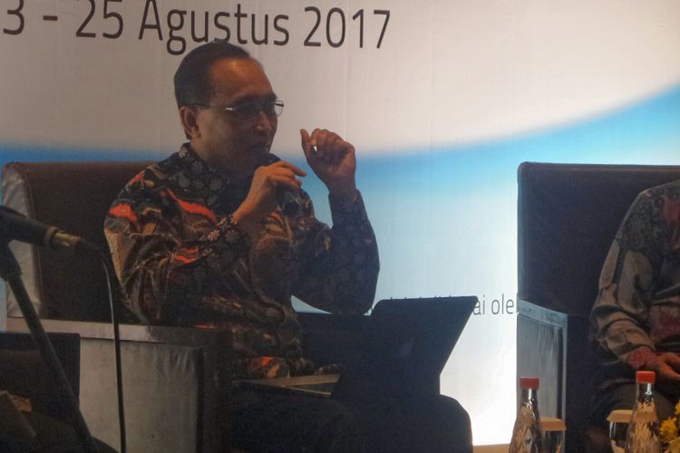 Ketua Kamar Pengawasan Mahkamah Agung (MA) Sunarto saat berbicara dalam Lokakarya Media bersama MA dan EU-UNDP Sustain di Bandung, Jawa Barat, Rabu (23/8/2017). 