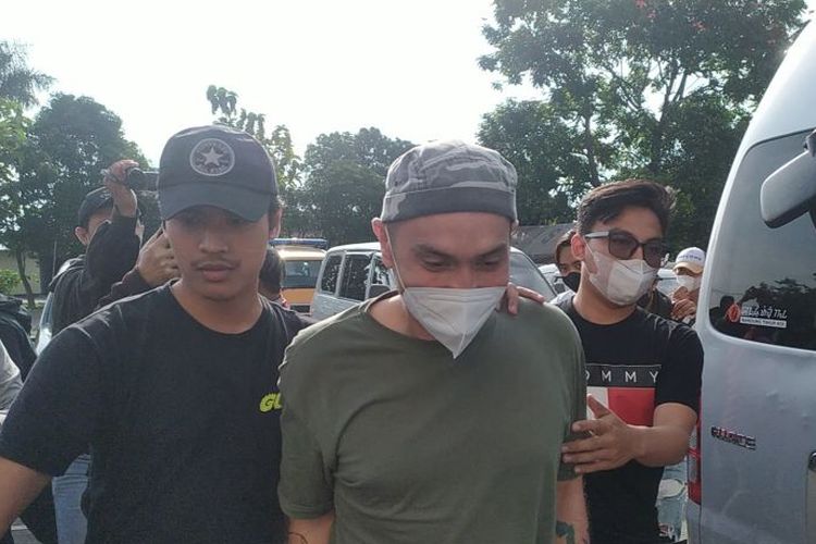 Gary Iskak ditangkap polisi di Kota Bandung, Jawa Barat karena penyalahgunaan narkoba, Selasa (24/5/2022). 
