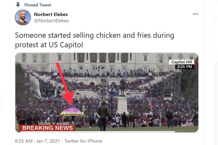 Tangkapan layar dari twit viral Norbert Elekes, tentang pedagang asongan yang berjualan ayam dan kentang goreng saat demo di Gedung Capitol, Amerika Serikat, Kamis (7/1/2021).