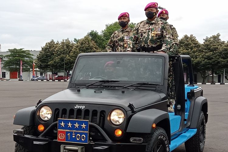 KSAL Laksamana TNI Yudo Margono usai memimpin upacara hari ulang tahun (HUT) Ke-76 Korps Marinir TNI Angkatan Laut di Lapangan Upacara Brigif 1 Marinir, Kesatrian Marinir Hartono Cilandak, Jakarta Selatan, Senin (15/11/2021).