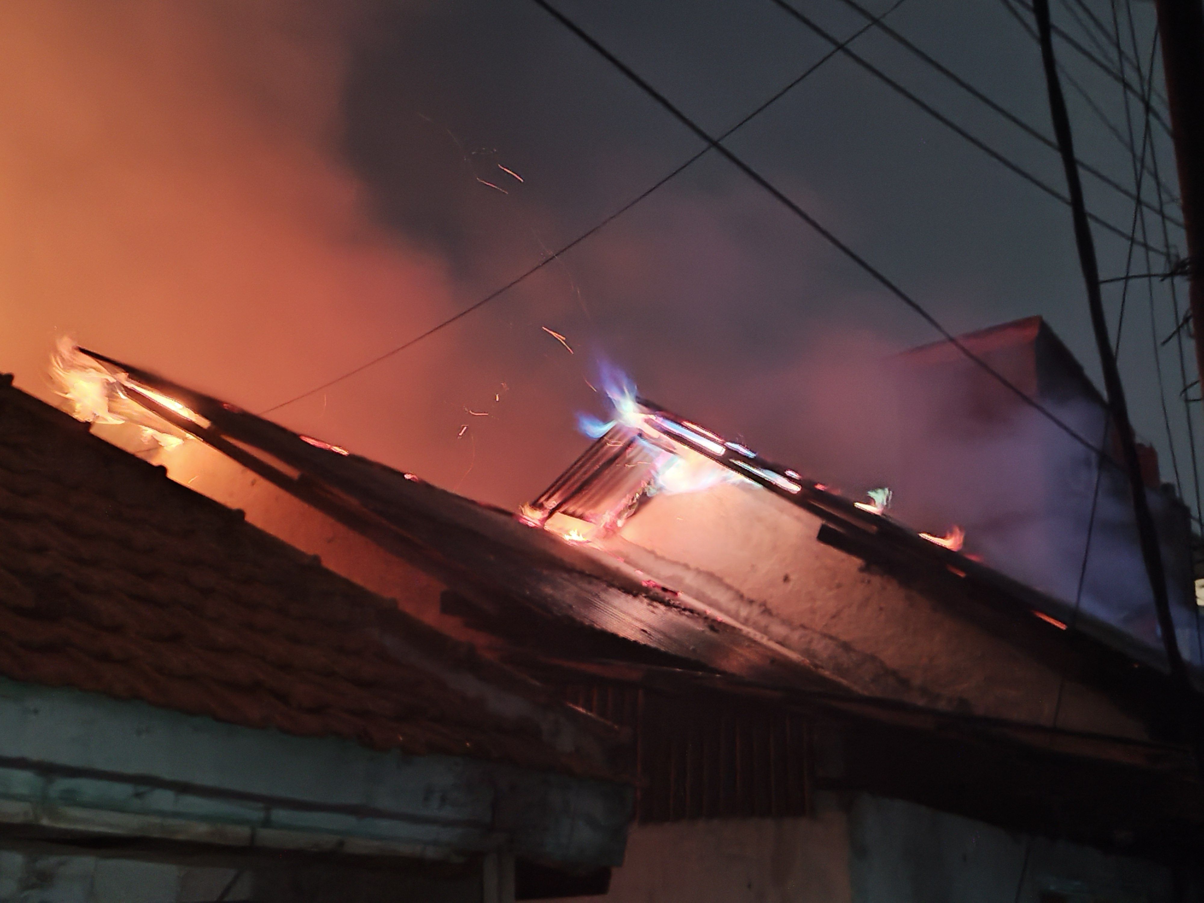 Kebakaran di Gambir, 14 Unit Pemadam Kebakaran Dikerahkan