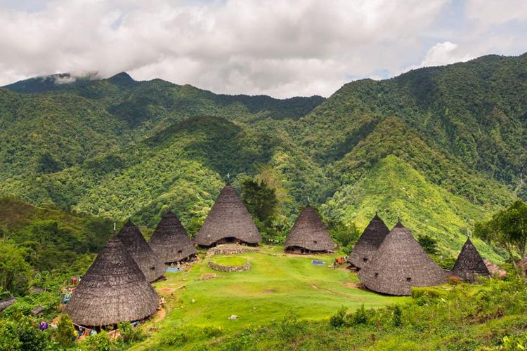 Desa Adat Wae Rebo di Manggarai, Nusa Tenggara Timur telah dibuka kembali untuk wisatawan dengan protokol kesehatan.