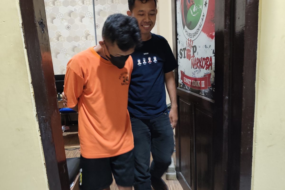 Pelaku saat diamankan polisi