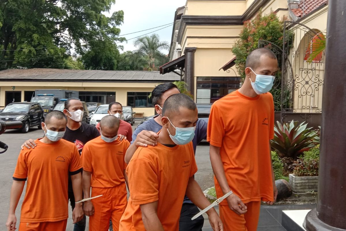 Polrestabes Bandung menangkap empat pelaku lain terkait kasus remaja 14 tahun yang diperkosa dan dijual di Bandung.