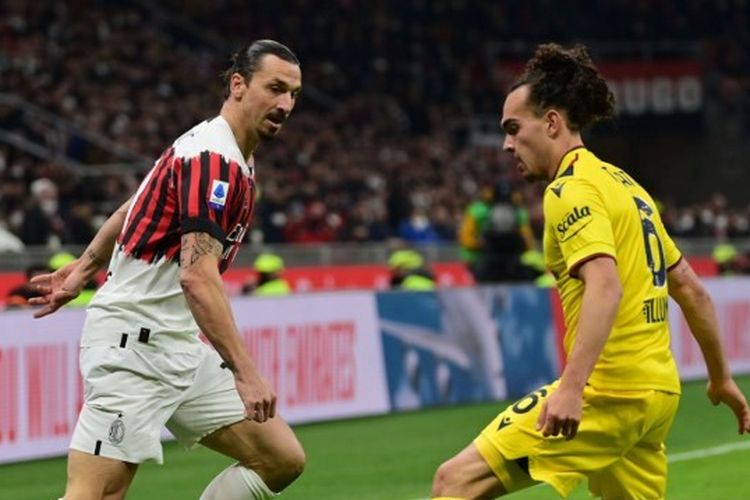 Aksi Zlatan Ibrahimovic dalam laga AC Milan vs Bologna di San Siro pada pekan ke-31 Serie A, Selasa (5/4/2022) dini hari WIB.