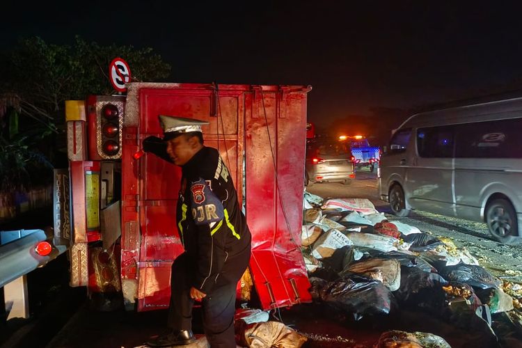 Bus Pariwisata Berisi 52 Penumpang Tabrak Truk di Tol Gempol-Pasuruan, Begini Kondisinya