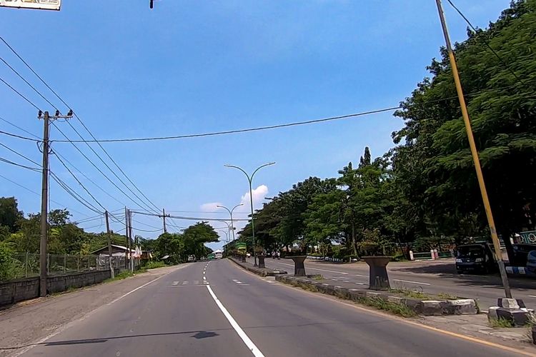 Jalan utama Pasuruan-Porbolinggo.