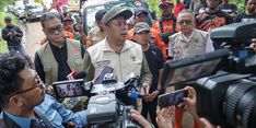 Salurkan Bantuan untuk Korban Bencana Sukabumi, Wakil Ketua DPR Cucun Ahmad Pastikan Penanganan Cepat