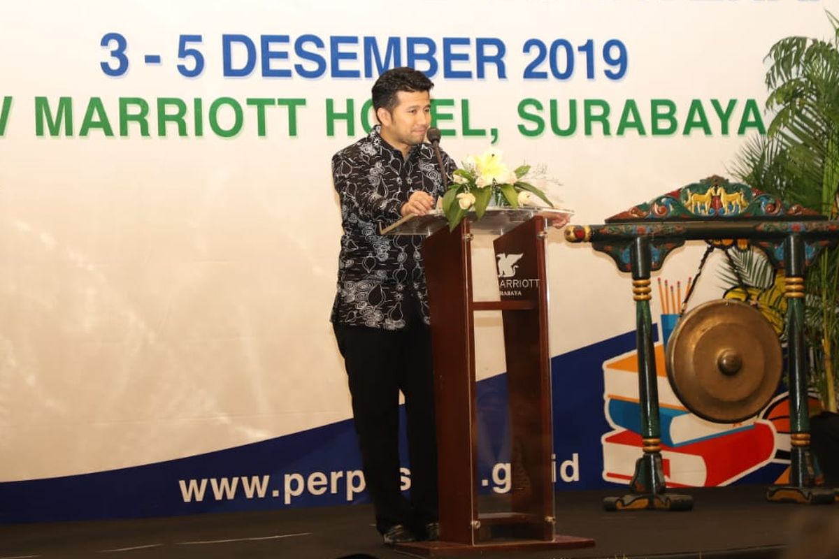 Wakil Gubernur (Wagub) Jawa Timur Emil Elestianto Dardak saat memberikan pembekalan kepada 1.000 peserta Peer Learning Meeting Nasional Transformasi Perpustakaan Berbasis Inklusi Sosial Literasi untuk Kesejahteraan di Surabaya, Jawa Timur, Selasa (3/12/2019).