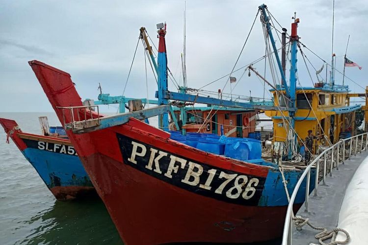 Kementerian Kelautan dan Perikanan (KKP) kembali melakukan penangkapan terhadap kapal ikan asing (KIA) yang melakukan penangkapan ikan secara ilegal atau illegal fishing di perairan Indonesia.