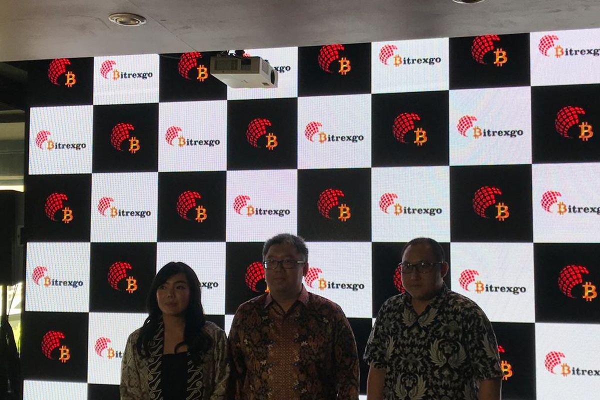 Direktur Utama Bitrexgo Solusi Prima (tengah) Dicky Suya Jaya di Jakarta, Senin (9/9/2019).