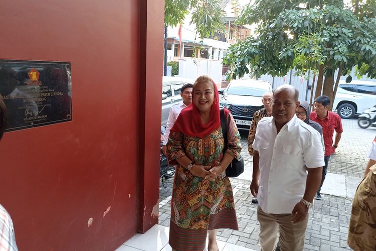 Wali Kota Semarang, Hevearita Gunaryanti Rahayu tiba di kantor DPC Gerindra Kota Semarang, Jawa Tengah. Selasa (28/5/2024). 