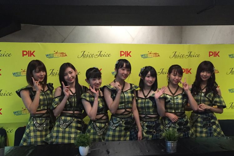 Member girlband J-Pop Juice=Juice menggelar konferensi pers di PIK Avenue, Jakarta Utara, Minggu (24/9/2017). Mereka akan tampil untuk konser mini ke sejumlah negara termasuk Indonesia, yang bertajuk Live Around Tour.