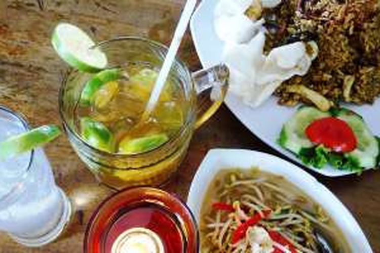 Nasi goreng, salah satu menu di New Penang Corner Cafe and Restaurant, Jalan Dr Mansyur, Medan, Sumatera Utara. 
