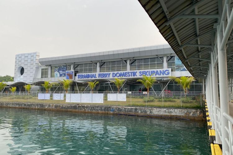 Recanakan pembangunan pelabuhan Tanjung Sauh, Nongsa, Batam, Kepri. Mentri Perhubungan Budi Karya Sumadi soroti penataan pelabuhan dan penegakan aturan penggunaan sistem AIS.