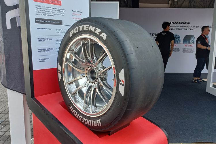 Ban balap Bridgestone Potenza Racing