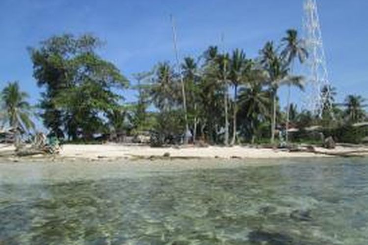 Pulau Tikus di Bengkulu. Kondisinya semakin memprihatinkan abrasi mengancam dan sebaran terumbu karang yang rusak akibat guguran batubara dari aktifitas bongkar muat kapal di wilayah itu.