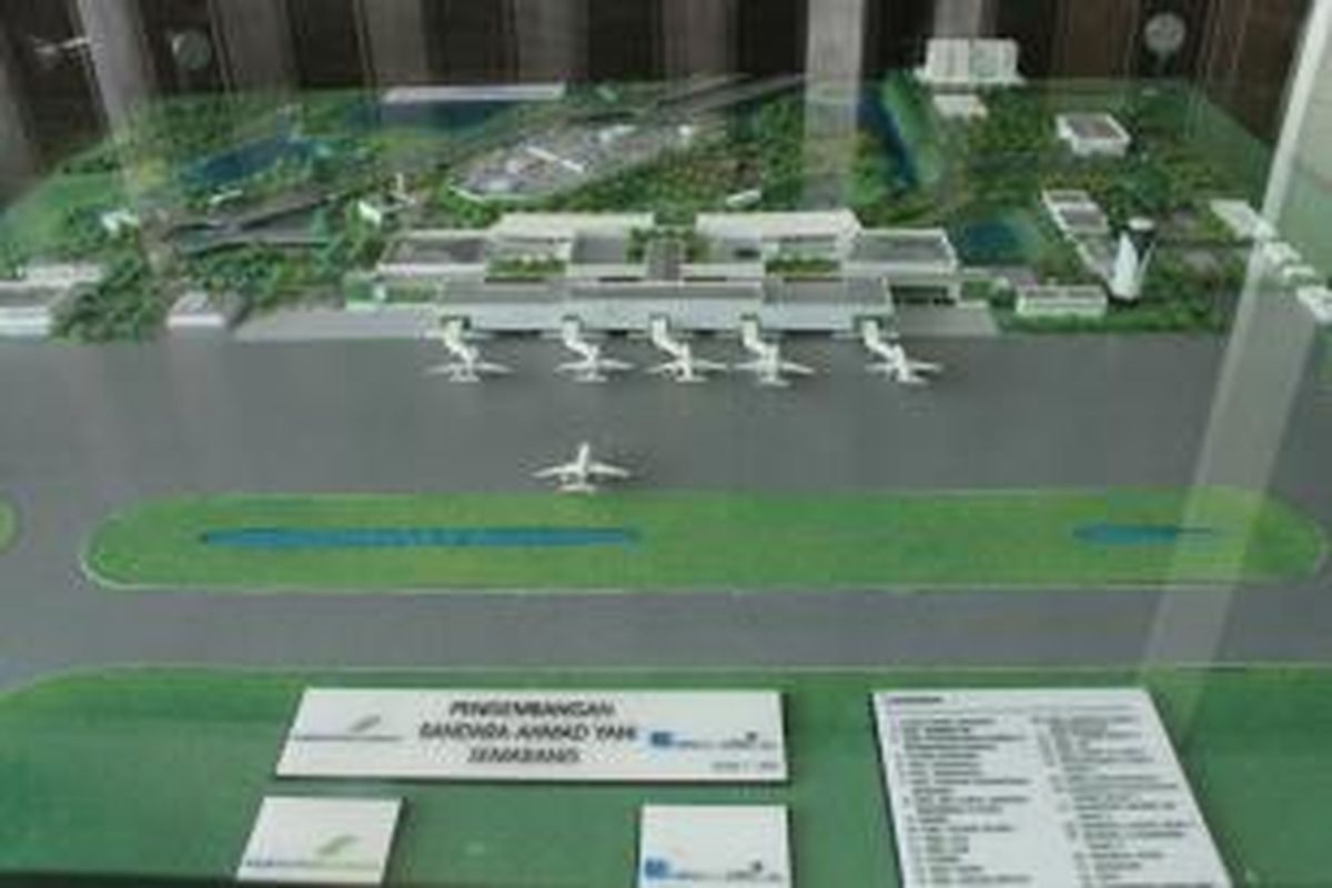 Desain Master Plan Pengembangan Bandara Ahmad Yani Semarang terpampang dalam ruang kantor PT Angkasa Pura I