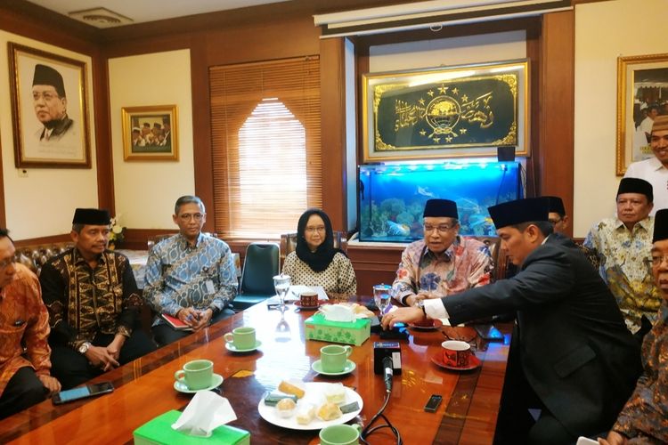 Menlu Retno Marsudi dan Ketua Umum PBNU Said Aqil Siradj usia menggelar pertemuan di Kantor PBNU, Senen, Jakarta Pusat, Selasa (10/2/2020). 