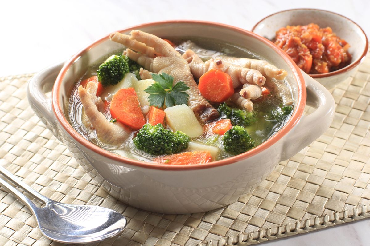 Ilustrasi sop ceker ayam.