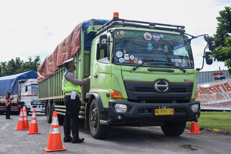 Ilustrasi penindakan truk ODOL