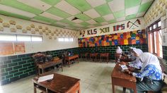Di Madrasah Fakfak, Buku dan Listrik Terbatas, Ada Kelas Tanpa Papan Tulis