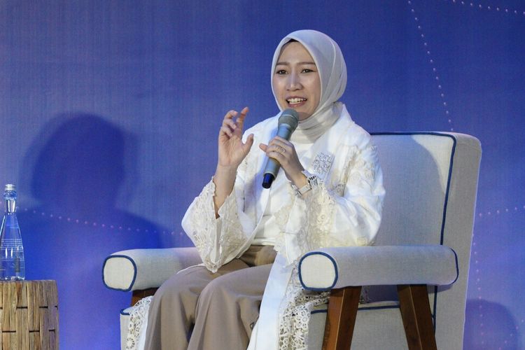 Co-Founder & Deputy CEO of ParagonCorp dr. Sari Chairunnisa, Sp.KK, FINSDV (kanan) dalam acara Legacy Makers Summit: On Women, Wellness, and the Future of Ummah di Maybank Building, Jakarta Pusat, Sabtu (12/7/2025).