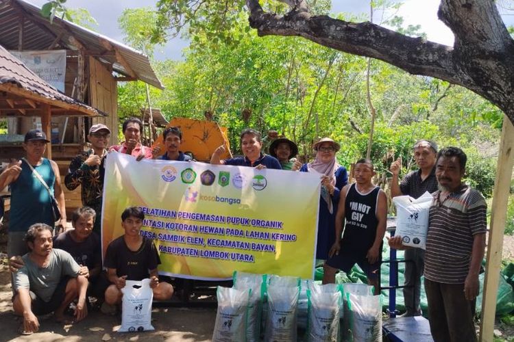 Pemberdayaan masyarakat pengemasan pupuk organik di Desa Sambik Elen, Lombok Utara, Nusa Tenggara Barat (NTB). 