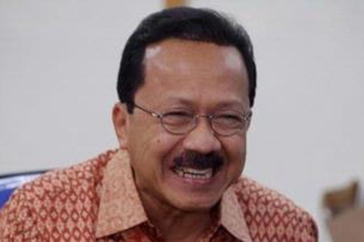Gubernur DKI Jakarta Fauzi Bowo saat mengunjungi kantor redaksi Kompas.com di Palmerah, Jakarta, Jumat (6/1/2012).  