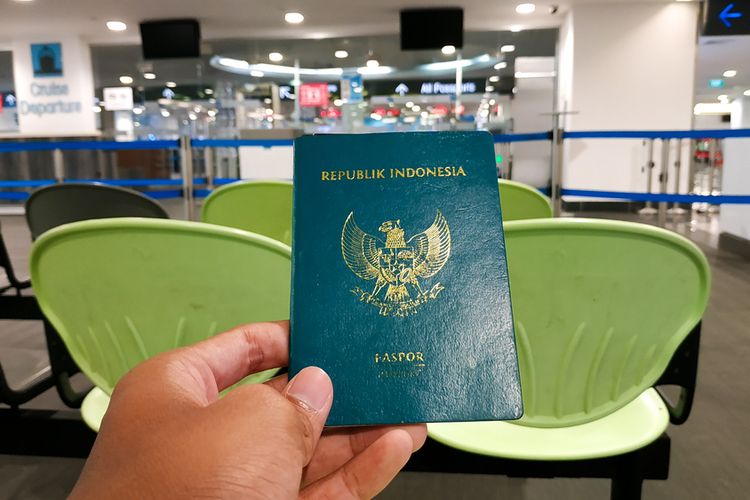 Ilustrasi paspor Indonesia.