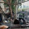 Lapak Barang Bekas di Kemiri Muka Depok Terbakar akibat Tersambar Api Pembakaran Sampah