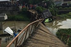 Dilintasi Truk,  Jembatan di Demak Roboh