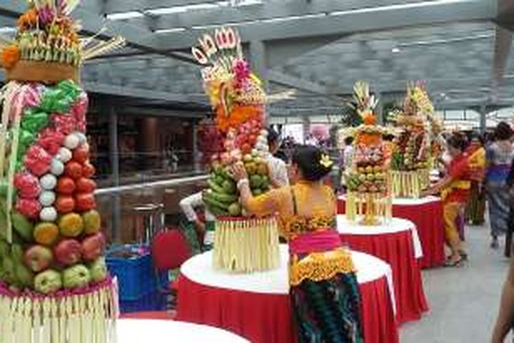 Lomba Gebogan di Jalan Kartika Plaza Kuta, Badung, Bali, Jumat (5/2/2016), dalam menyambut Hari Raya Galungan.