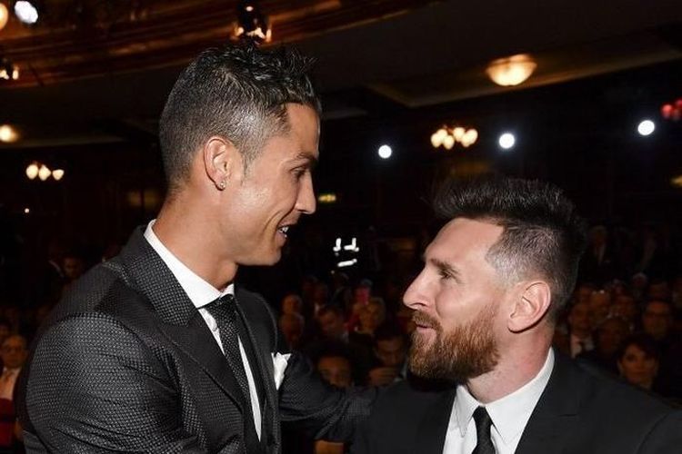 Cristiano Ronaldo dan Lionel Messi pada acara penganugeraan FIFA Ballon d'Or beberapa waktu lalu, Selasa (7/5/2019). Kini, Messi tidak ada dalam daftar nominasi peraih Ballon d'Or 2022.