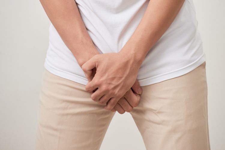 Salah satu efek lama tidak berhubungan intim bagi pria adalah meningkatkan risiko kanker prostat.
