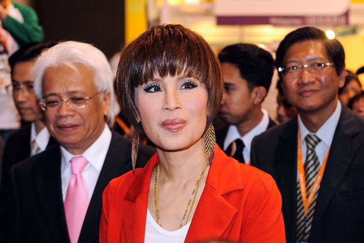 Dalam foto bertanggal 24 Maret 2010, Putri Thailand Ubolratana Rajakanya mengunjungi Pameran Seni Hong Kong.