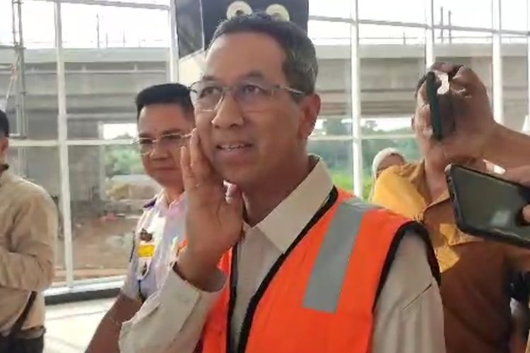 Penjabat Gubernur DKI Jakarta, Heru Budi Hartono merespon baik pengoperasian LRT Jabodebek yang rencana akan dilakukan pada 18 Agustus 2023 mendatang. Ia menilai LRT dapat mengurangi kemacetan