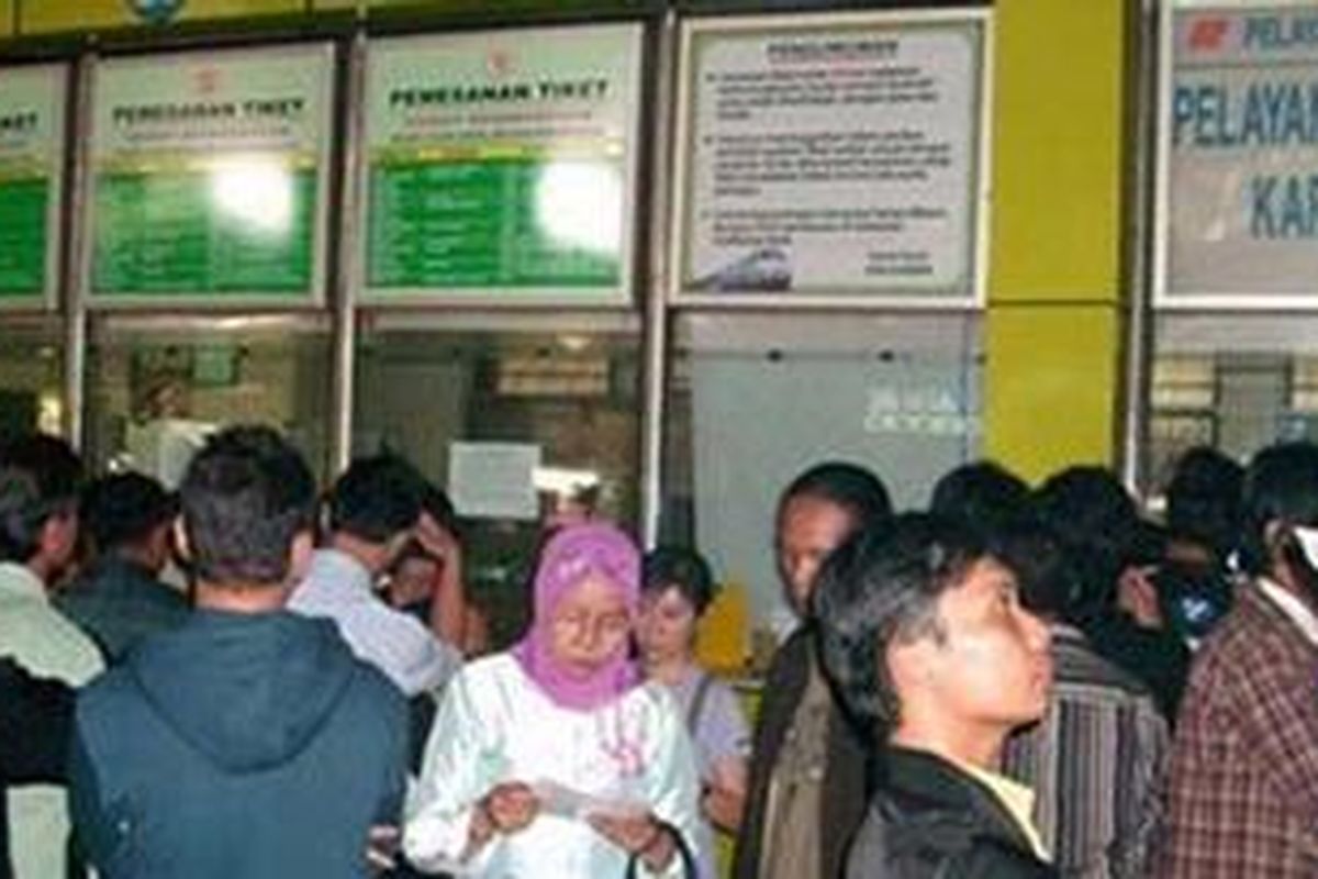 Ilustrasi: Suasana di Stasiun Gambir, Jakarta Pusat