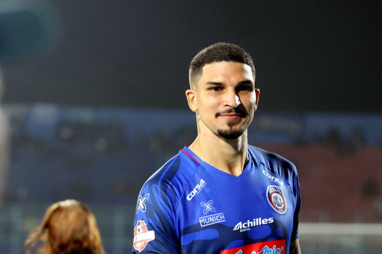 Pemain bertahan Arema FC, Arthur Cunha.