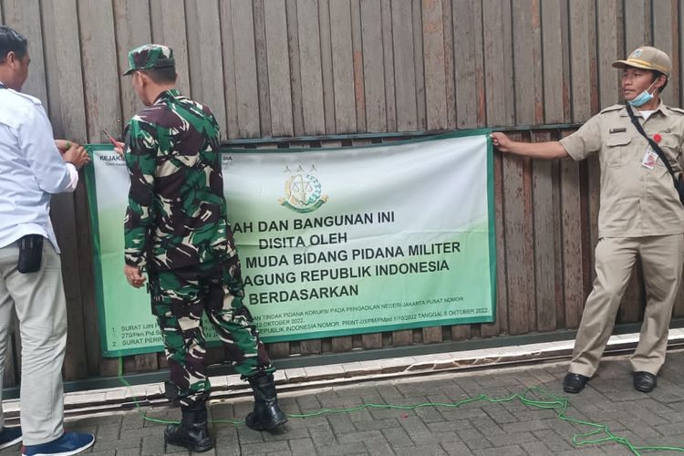 Salah satu bangunan yang disita di Kawasan Jakarta Selatan terkait kasus dugaan korupsi satelit di Kementerian Pertahanan.