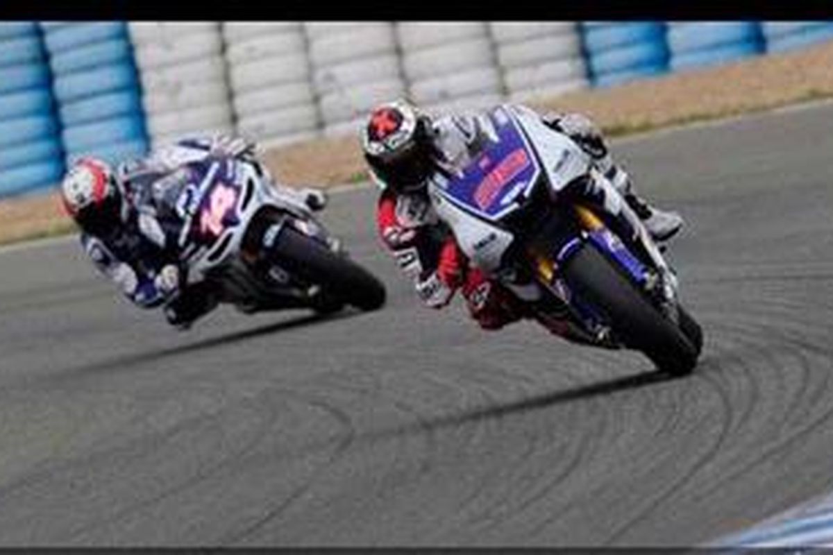 Pebalap Yamaha, Jorge Lorenzo (kanan).
