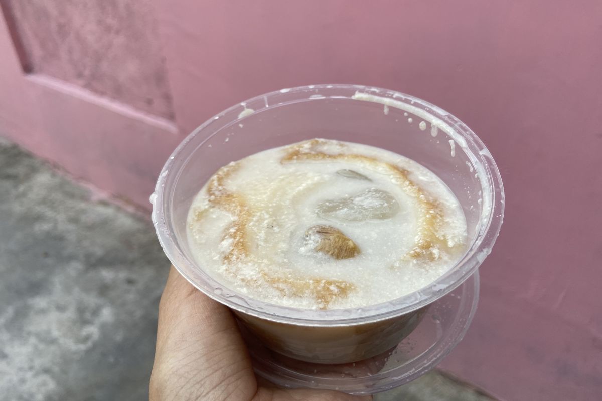 kolak srikaya, kuliner khas Kampung Pekauman Sidoarjo yang cuma ada saat bulan Ramadhan, Senin (10/3/2025).