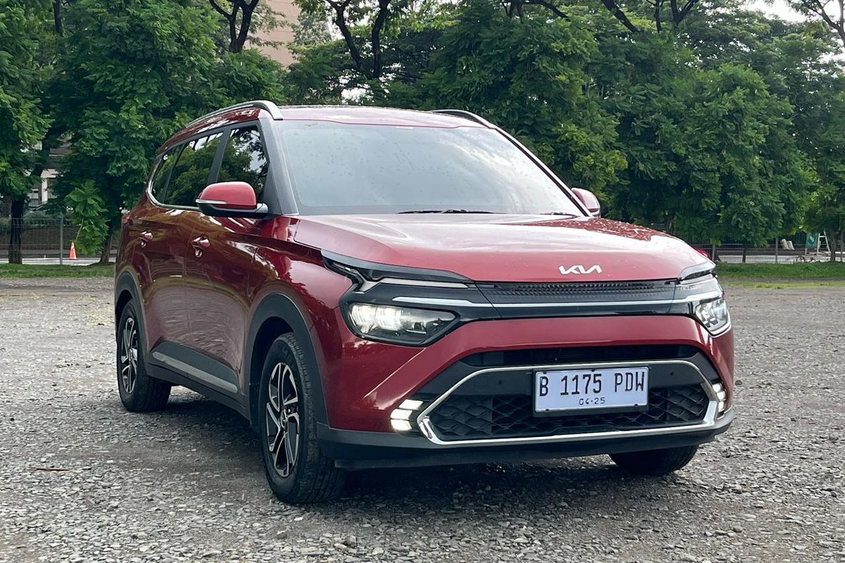 Tampilan eksterior Kia Carens 1.5