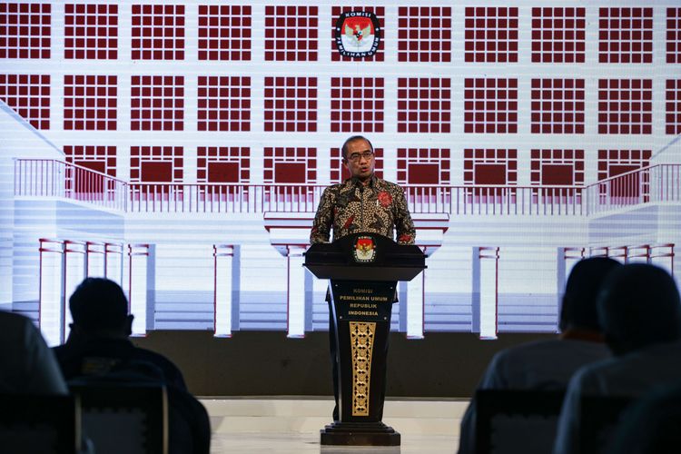 Ketua Komisi Pemilihan Umum Republik Indonesia Hasyim Asy'ari memberi sambutan pada acara peluncuran tahapan Pemilu 2024 di Kantor Komisi Pemilihan Umum, Jakarta, Selasa (14/6/2022). Tahun 2024 akan menjadi tahun politik yang sangat ramai. Tidak hanya pemilu, pemilihan kepala daerah serentak juga akan dilakukan di tahun yang sama.